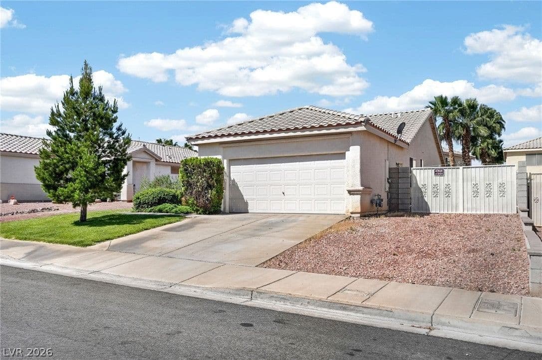 261 Ventana Heights Street photo 2