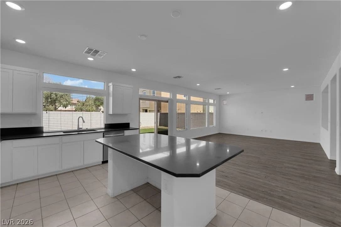 650 Steep Canyon Avenue photo 3