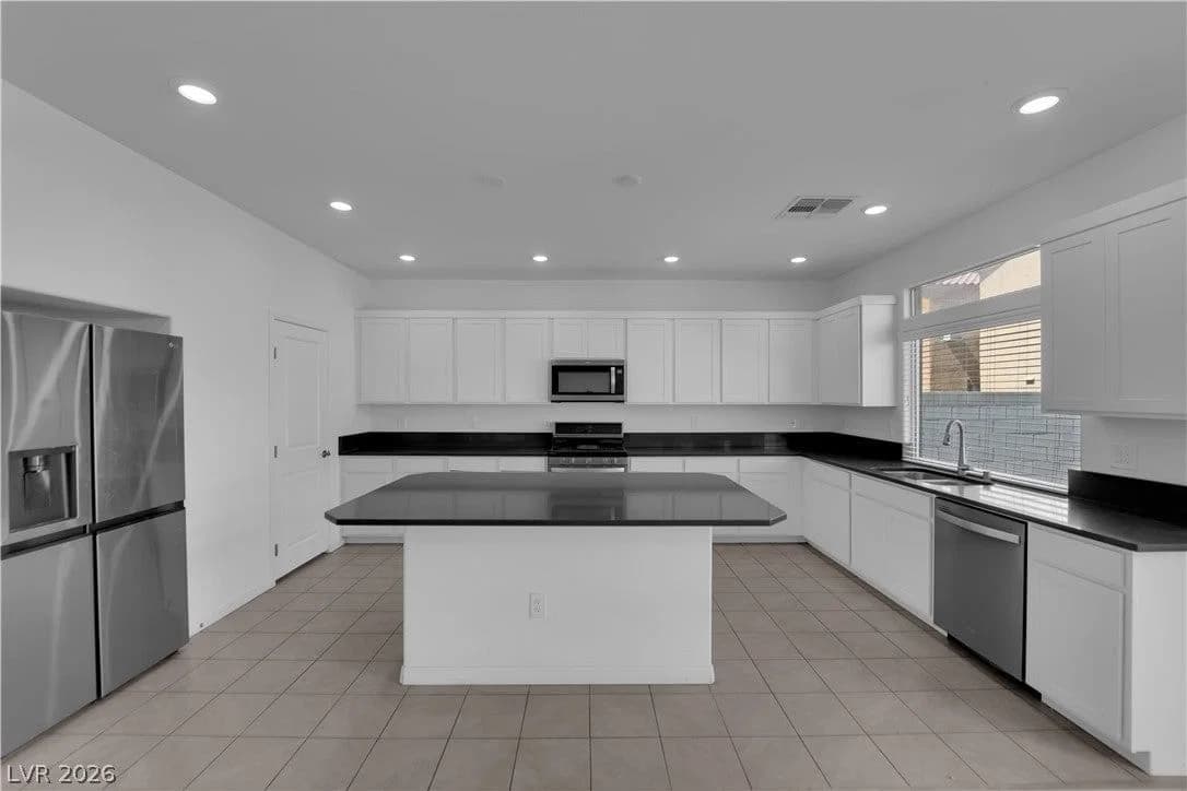 650 Steep Canyon Avenue photo 4