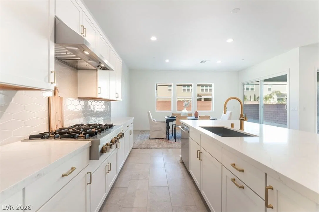 5912 Topaz Ledge Court photo 4