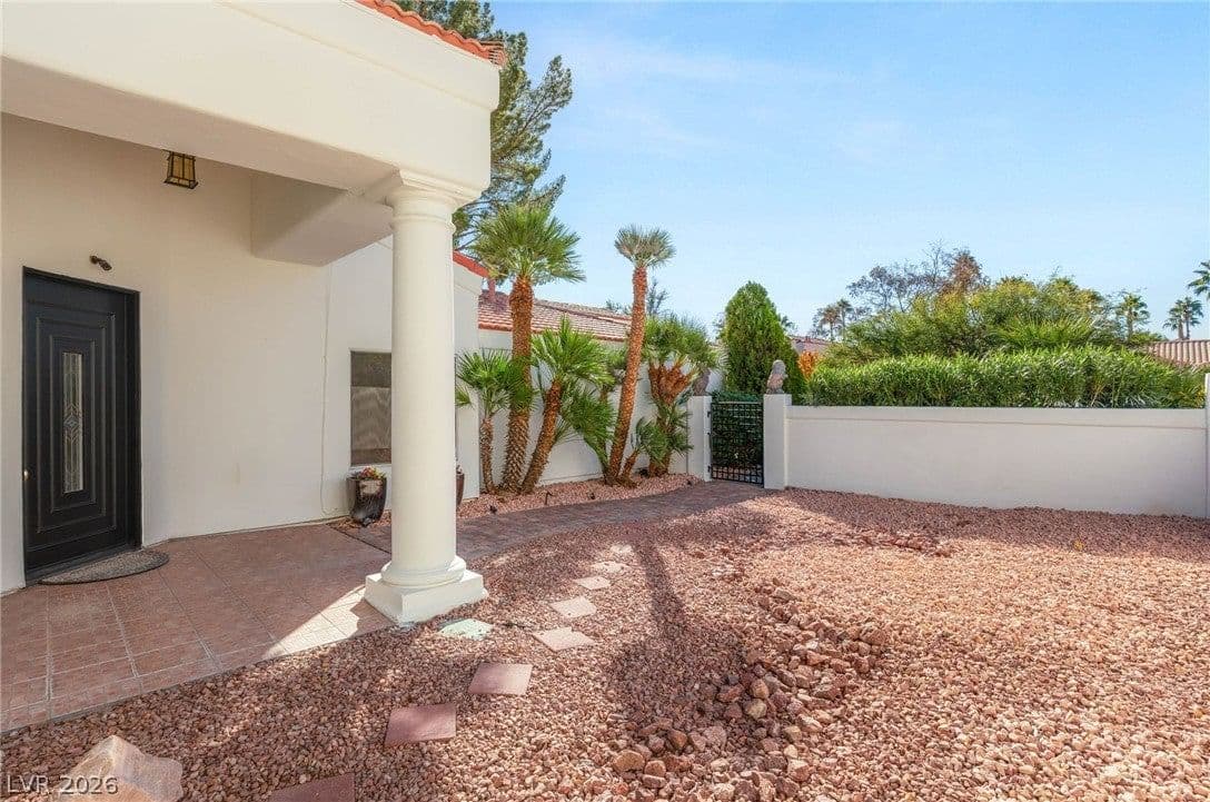 2104 Inverness Drive photo 4