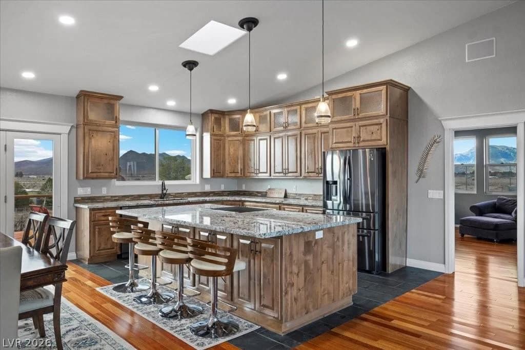 2590 Luke Street photo 3