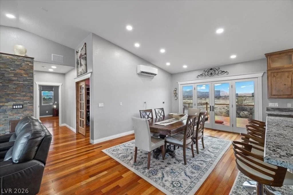 2590 Luke Street photo 5