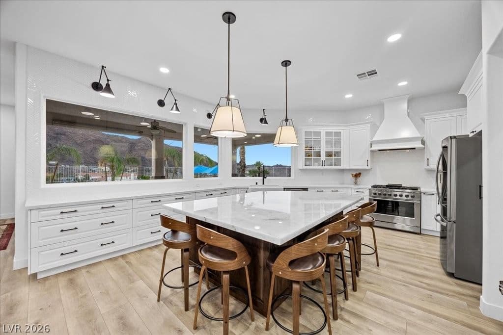 805 Lake Hill Drive photo 4