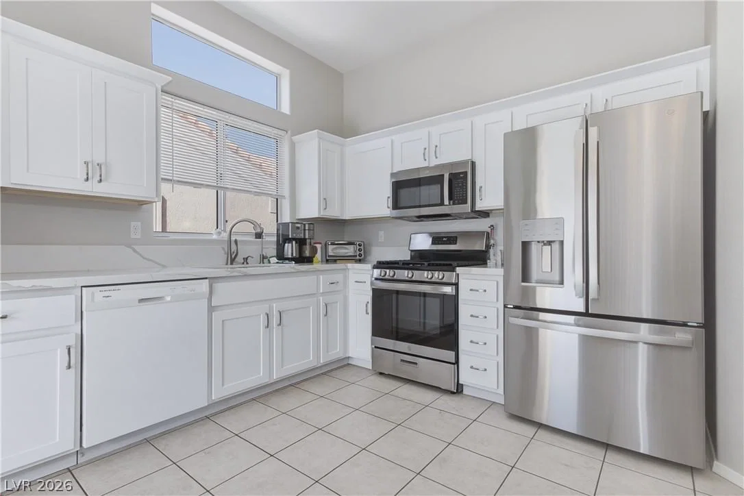 2121 Red Dawn Sky Street photo 2