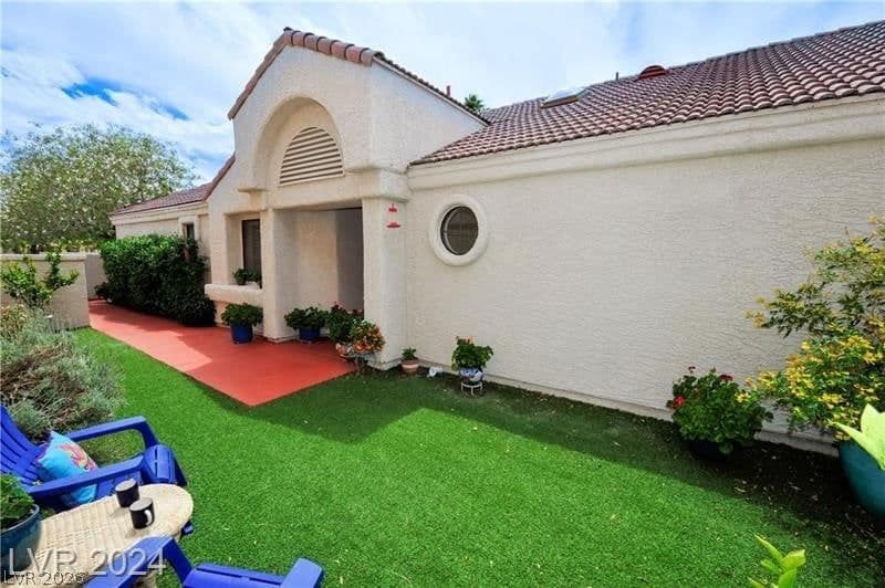 7268 Drifting River Court photo 4
