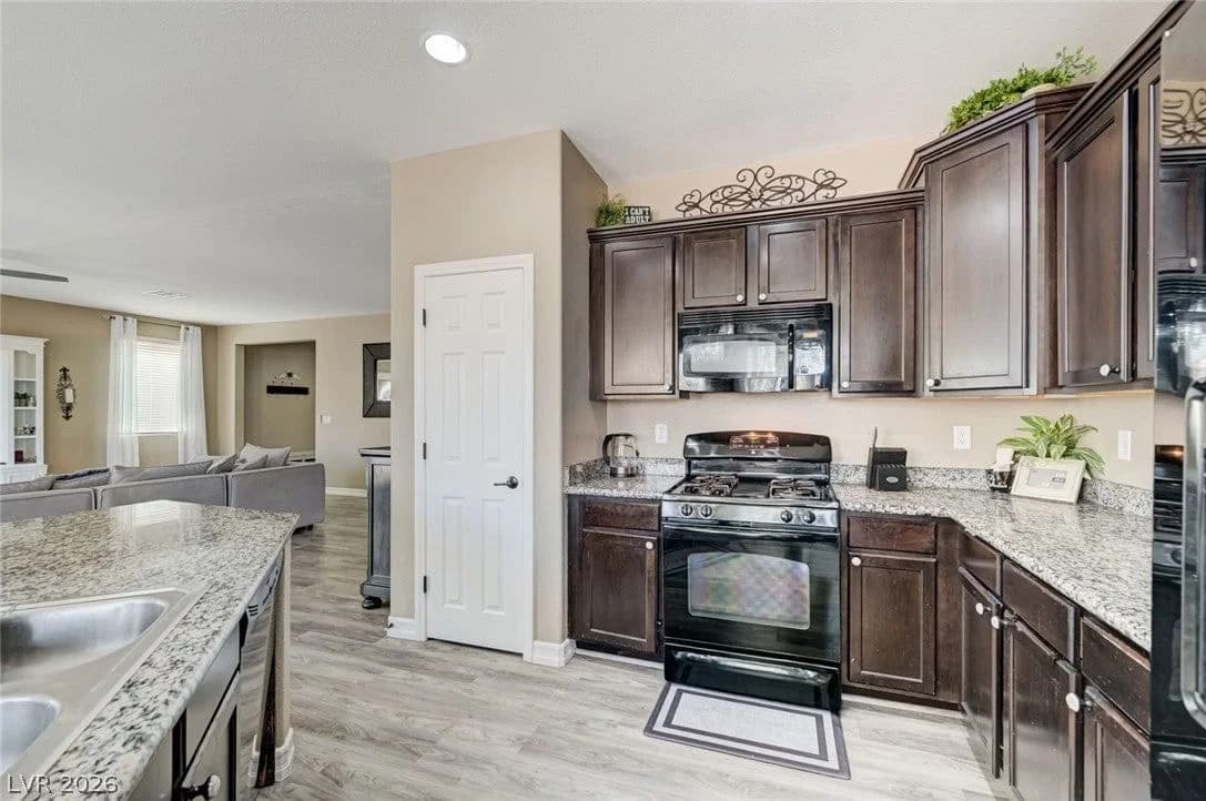5412 Talmo Street photo 2
