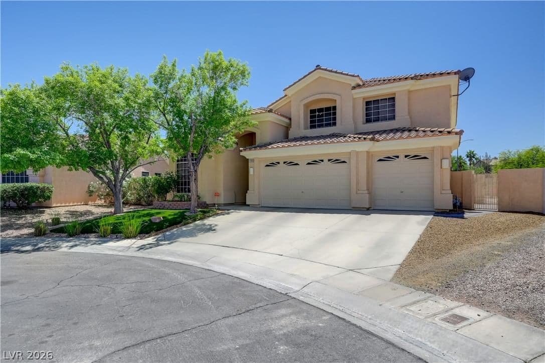 1723 Fall Pointe Court photo 4