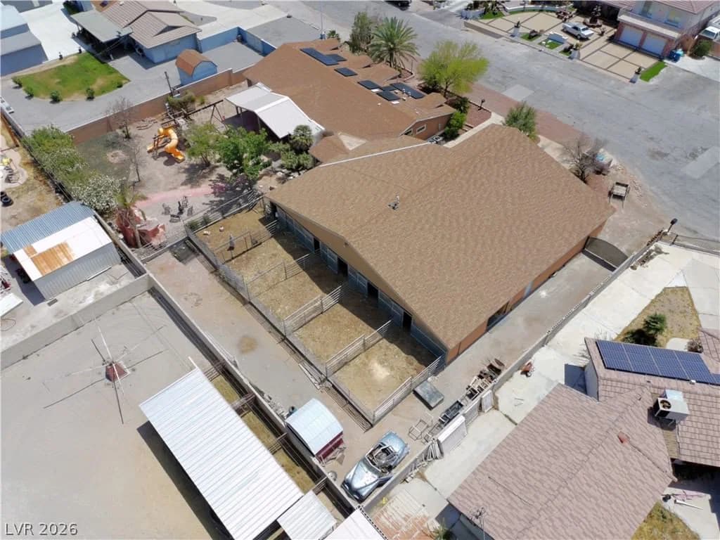 1725 Leonard Lane photo 3