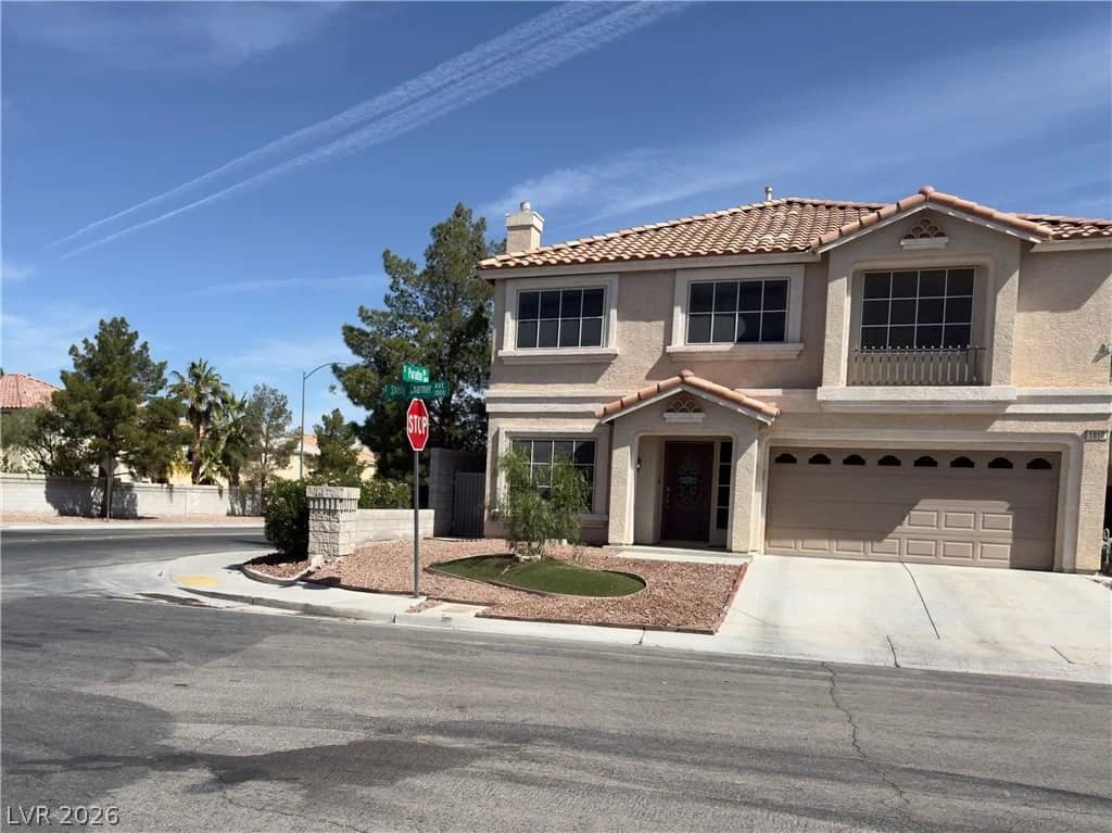 1010 Shady Charmer Avenue photo 3
