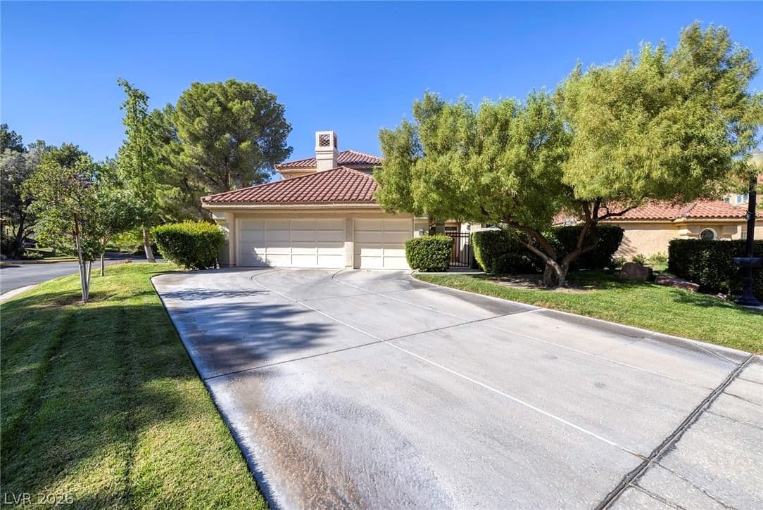 7402 Mission Hills Drive photo 2