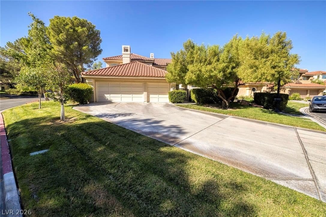 7402 Mission Hills Drive photo 3