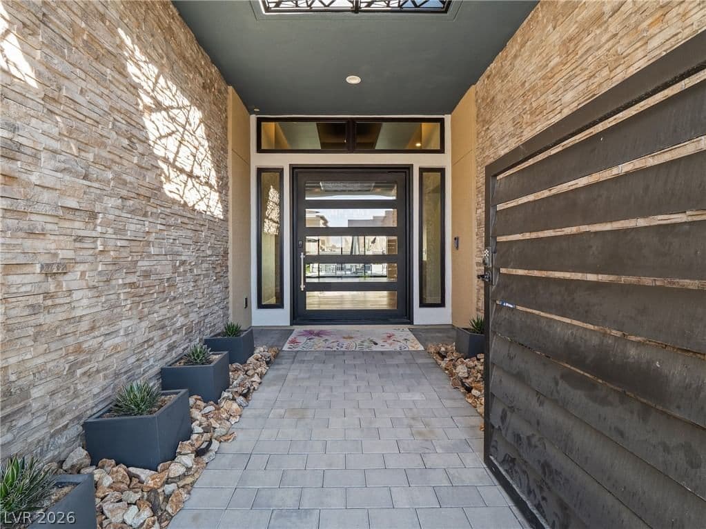 2211 Ledge Rock Lane photo 4