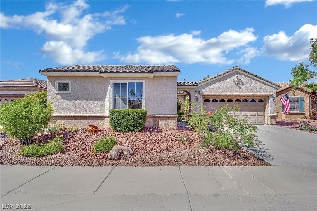 2582 Grandville Avenue photo 3