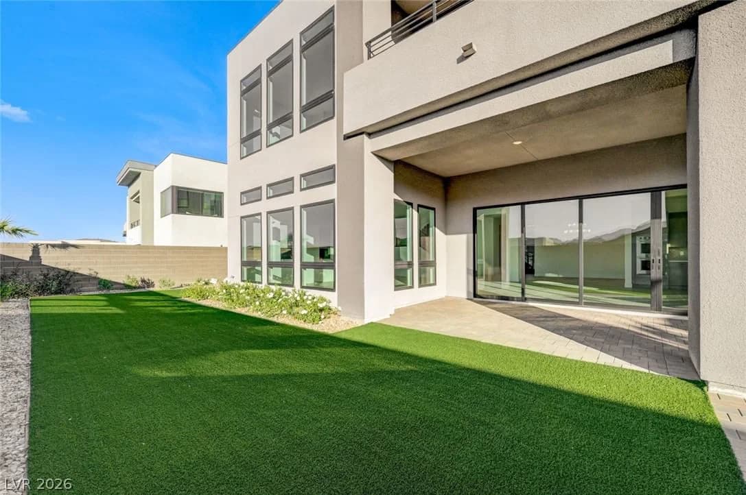 10738 Desert Heights Avenue photo 5