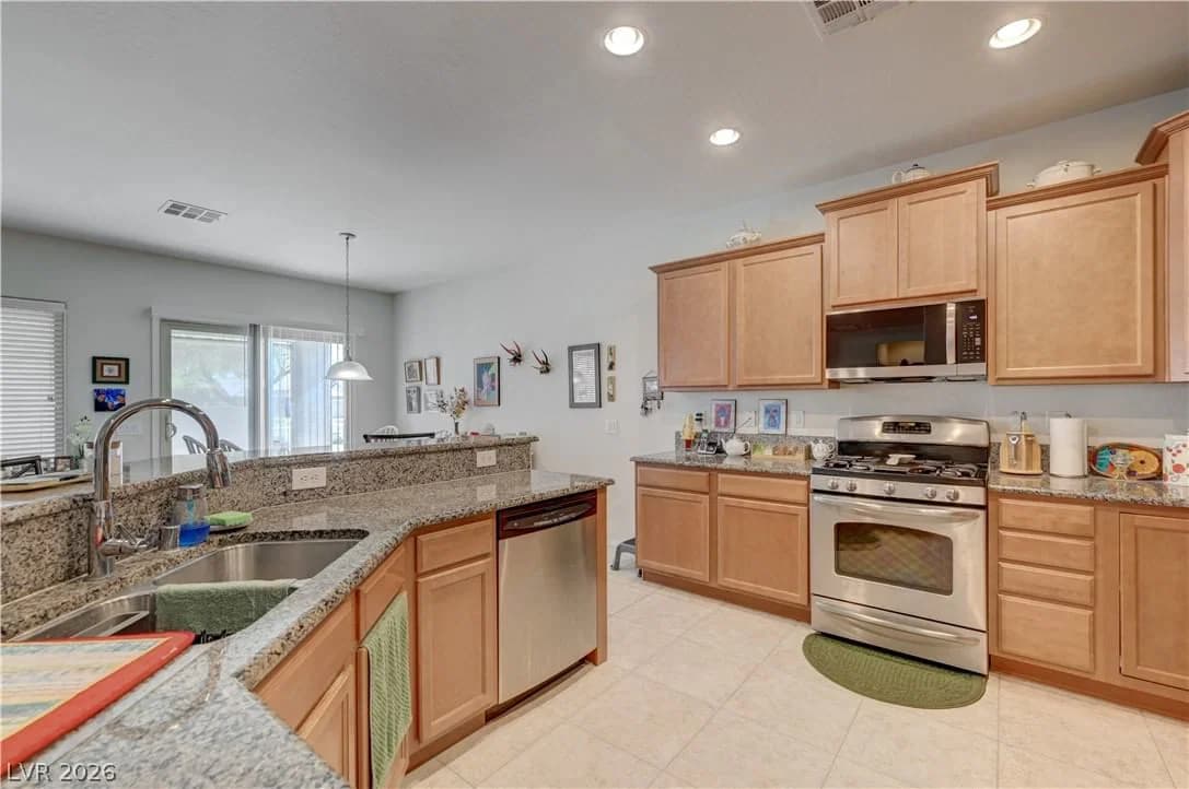 5961 CORBIN Avenue photo 3