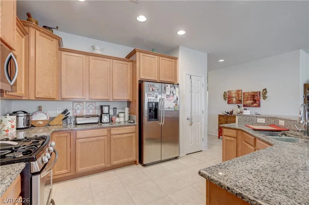 5961 CORBIN Avenue photo 5