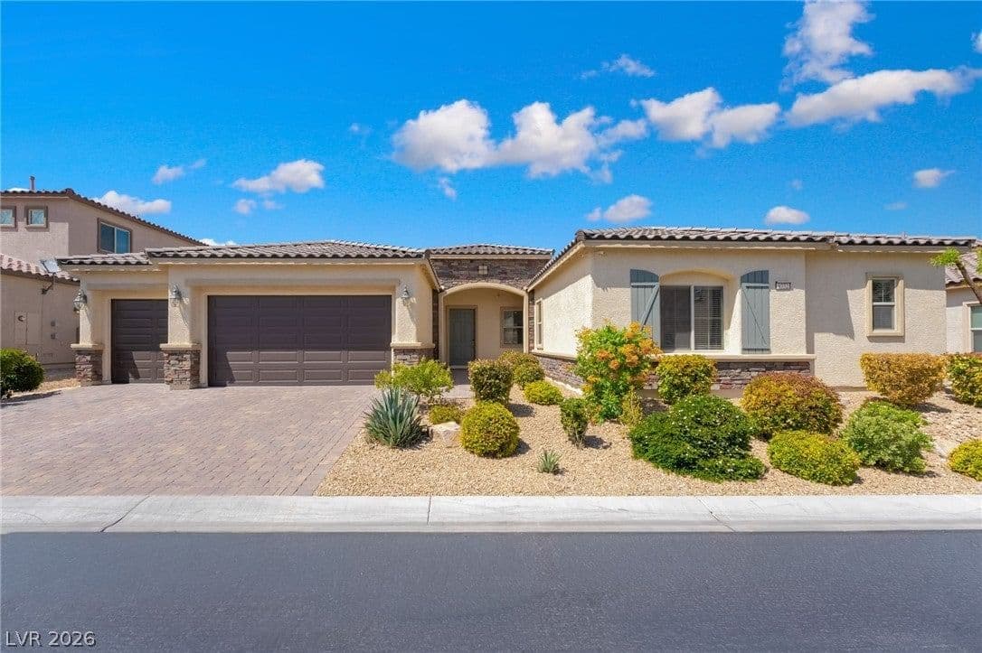 9772 Mosaic Canyon Court photo 5