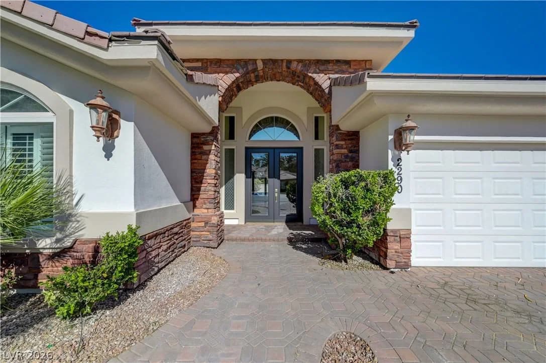 2290 Casa Bella Court photo 4