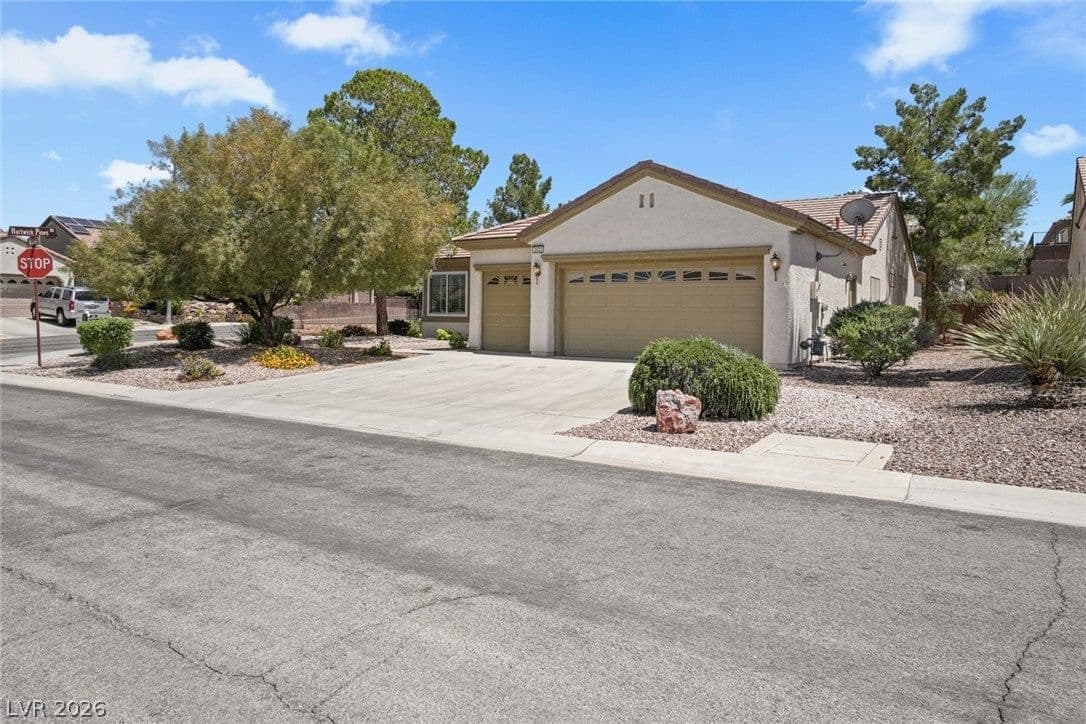 2032 Wolverine Court photo 2