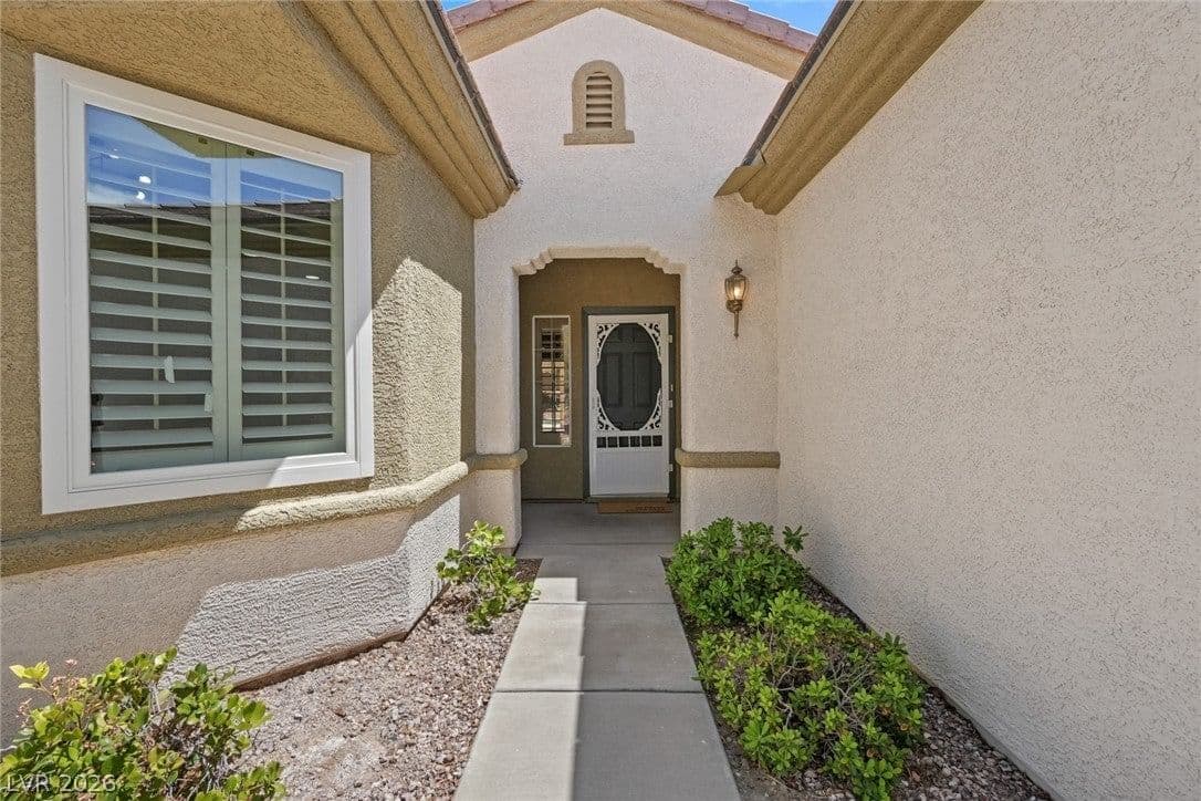 2032 Wolverine Court photo 4