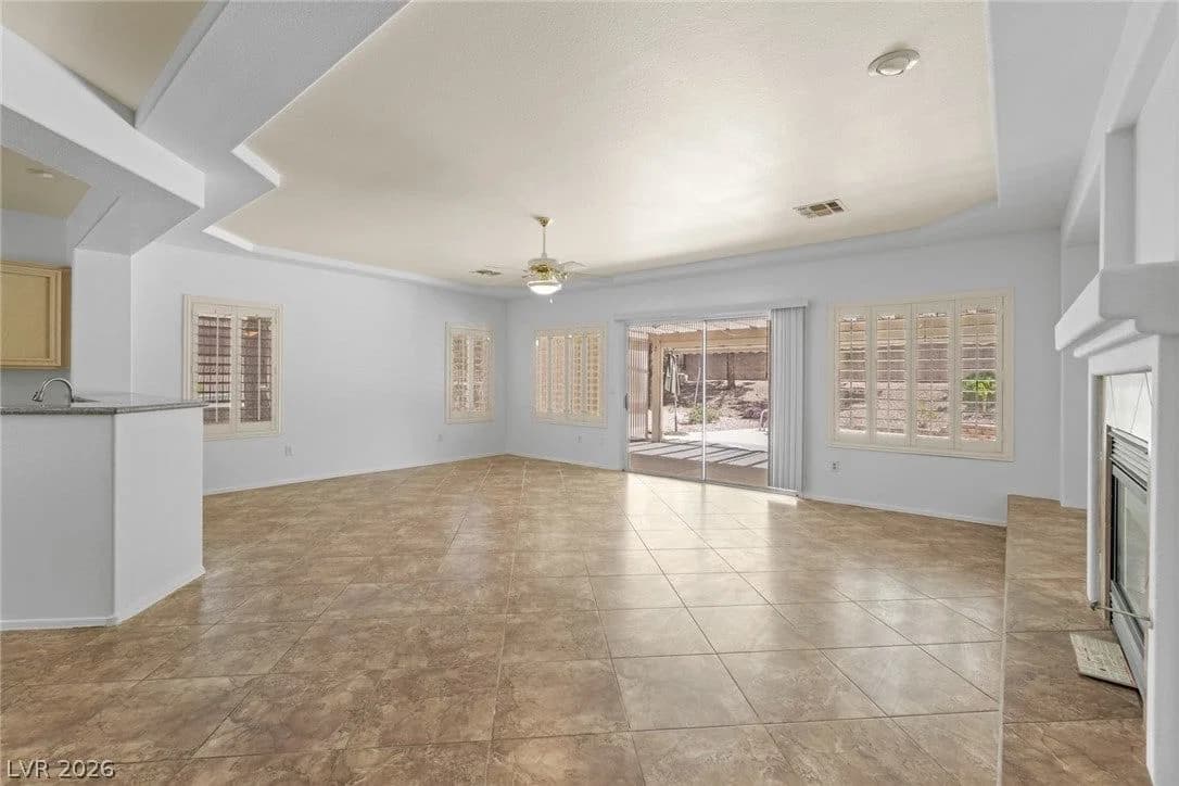 2032 Wolverine Court photo 5