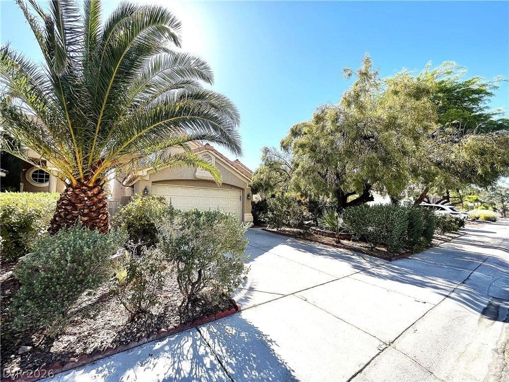 1420 Desert Hills Drive photo 2
