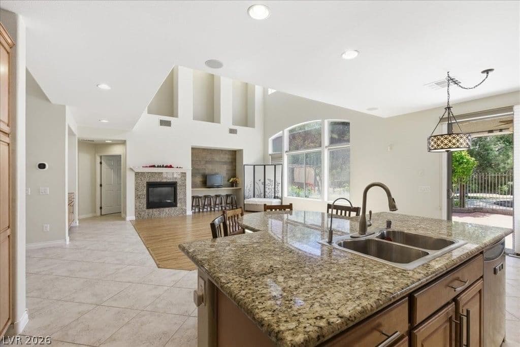 7025 Puetollano Drive photo 4