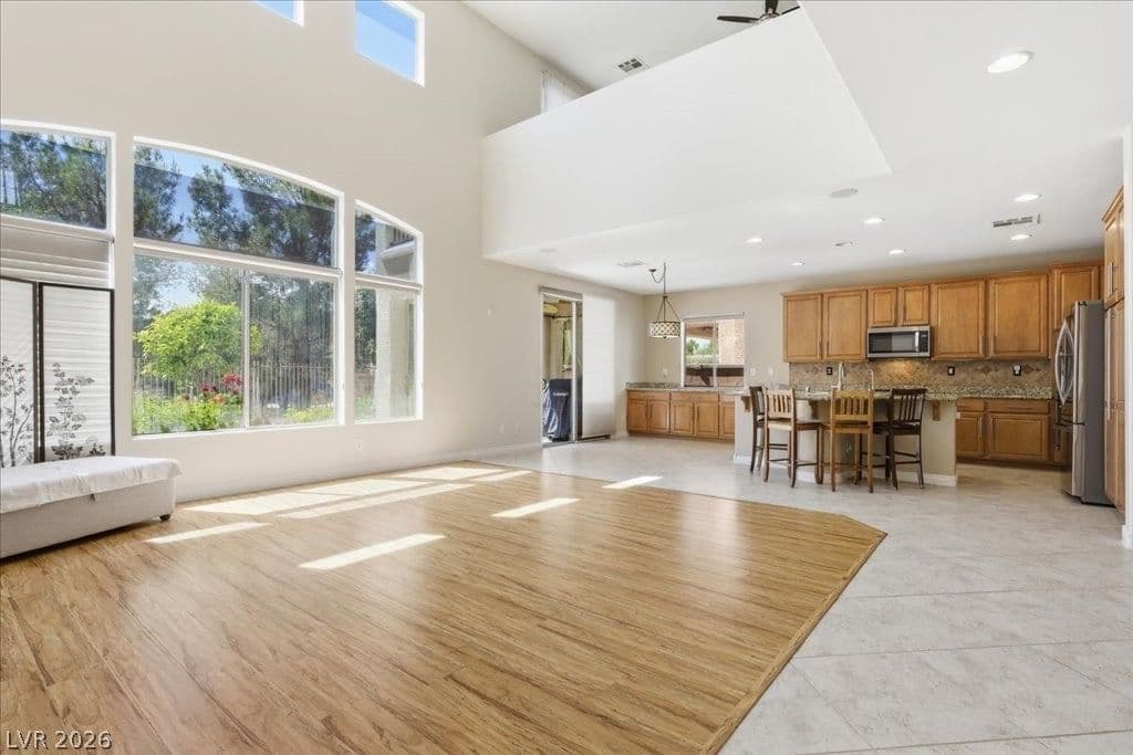 7025 Puetollano Drive photo 3