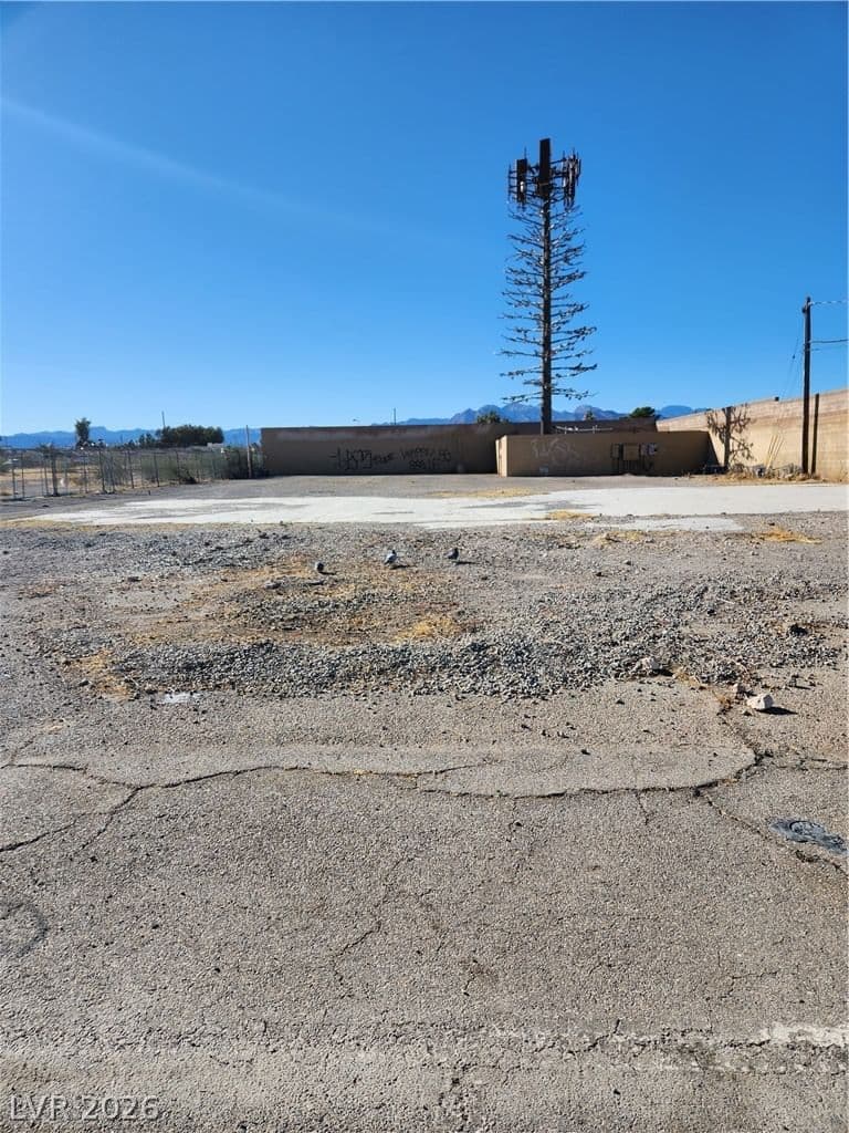1859 Decatur Boulevard photo 4