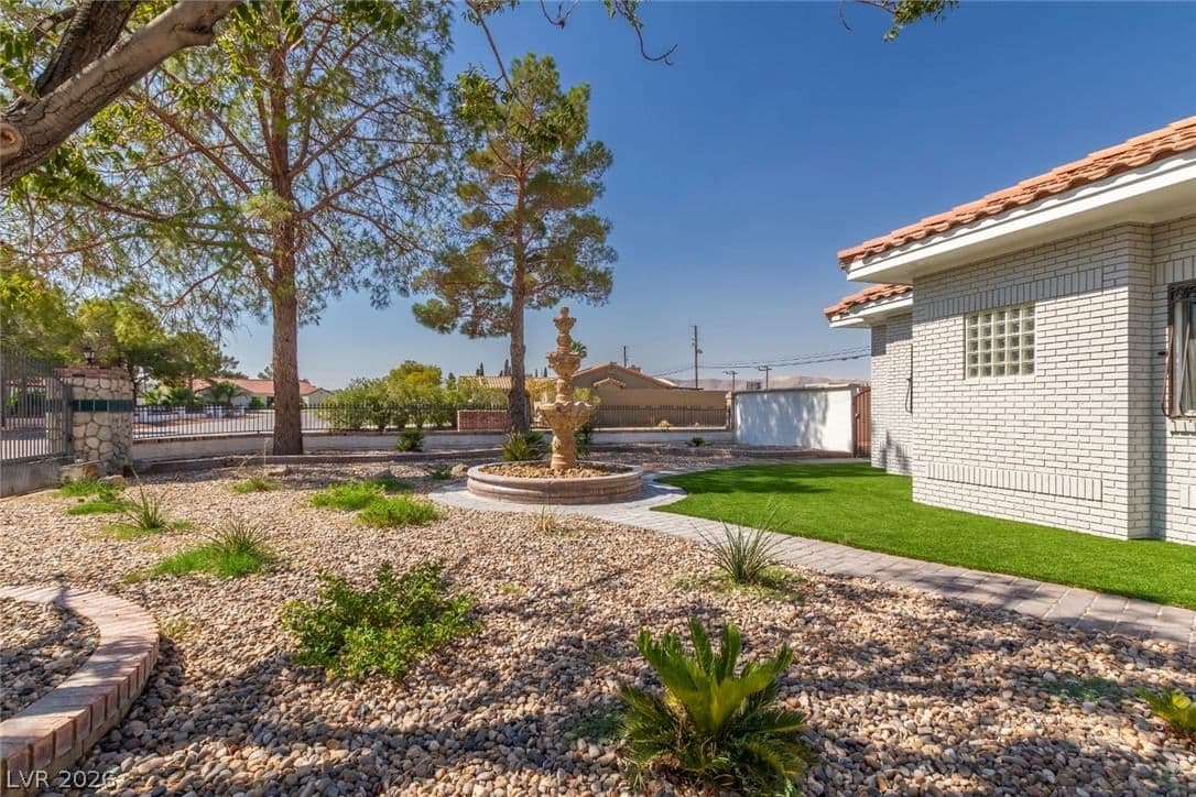 60 Levi Avenue photo 4