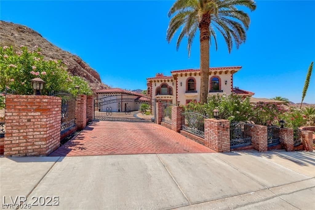 220 Hallett Cove photo 3