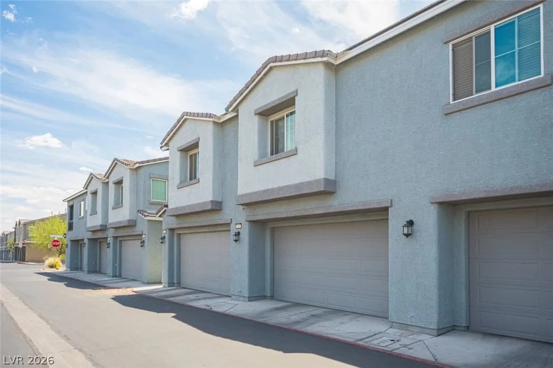 5565 Autumn Cliffs Way photo 2