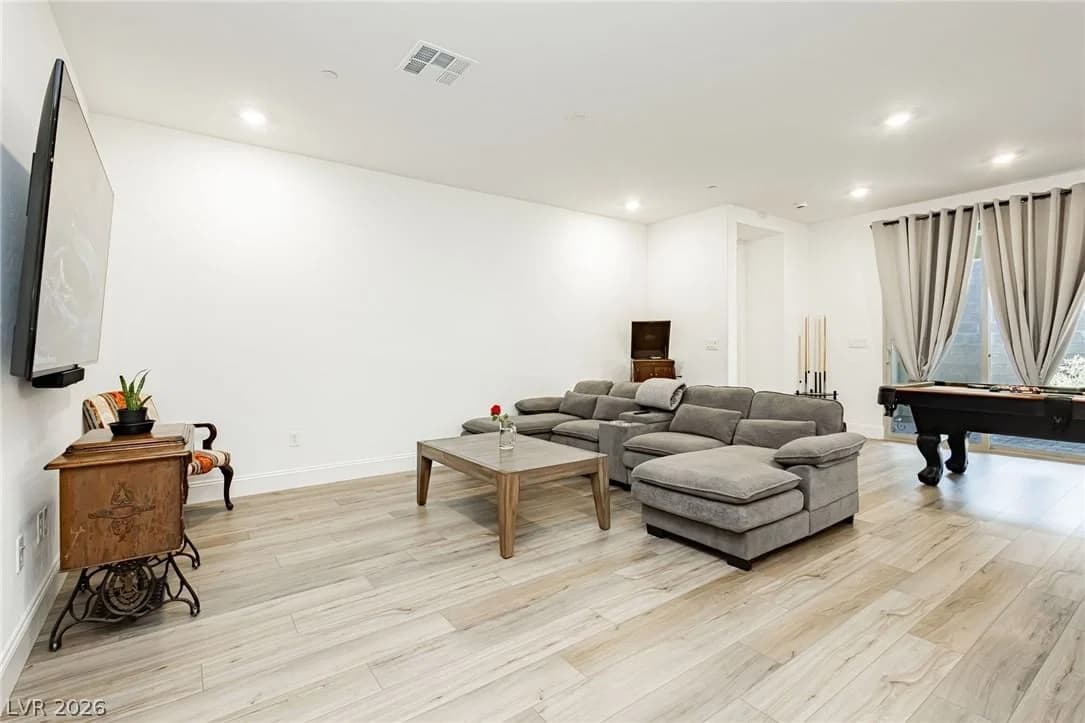 10135 Carmine Clay Drive photo 5