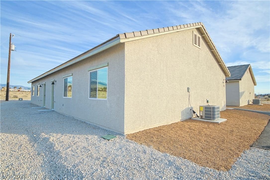 1100 Sixshooter AVE photo 2