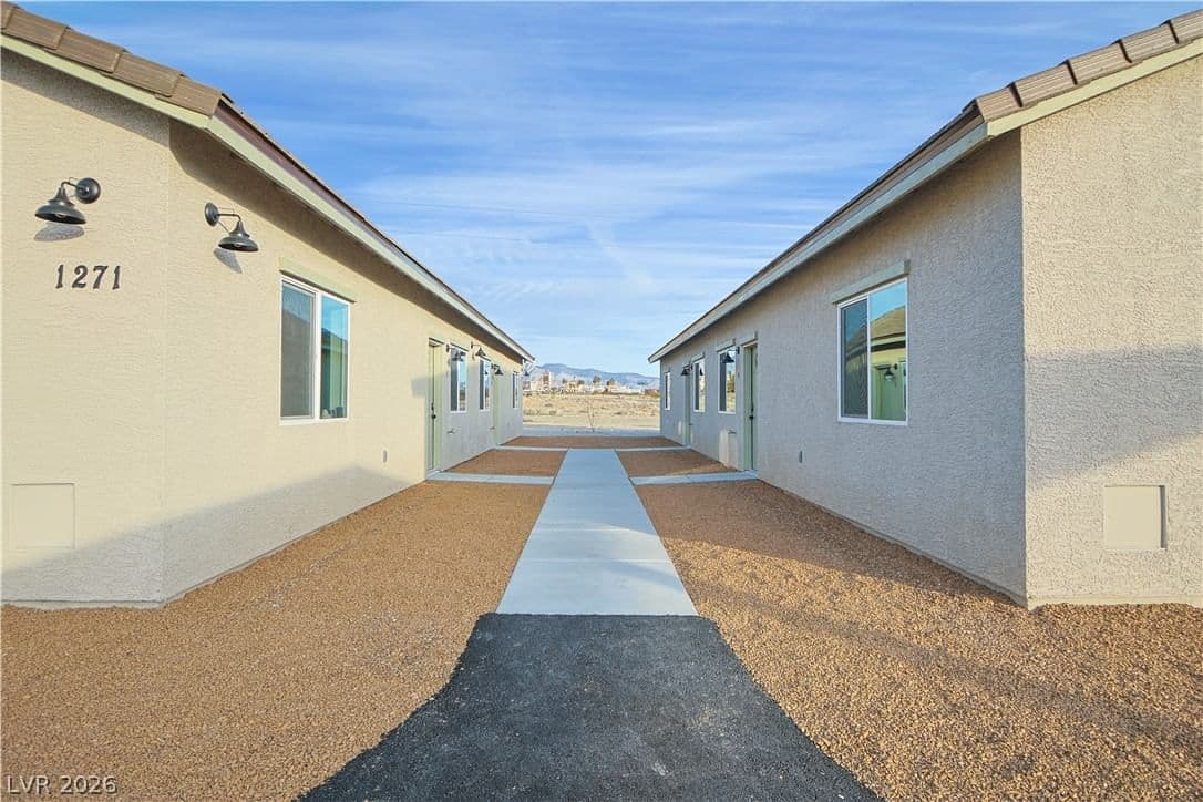 1100 Sixshooter AVE photo 4