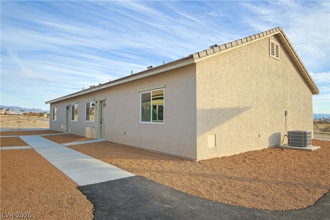 1101 Sixshooter AVE photo 3
