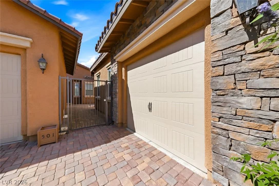 501 Wildflower Avenue photo 3