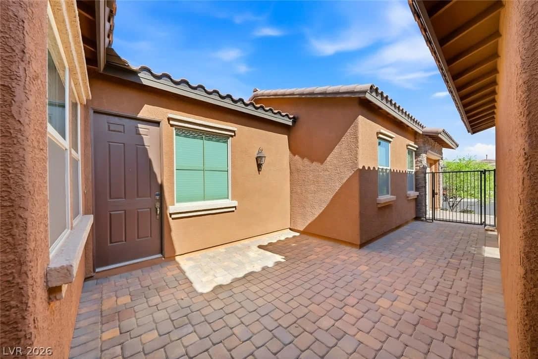 501 Wildflower Avenue photo 4