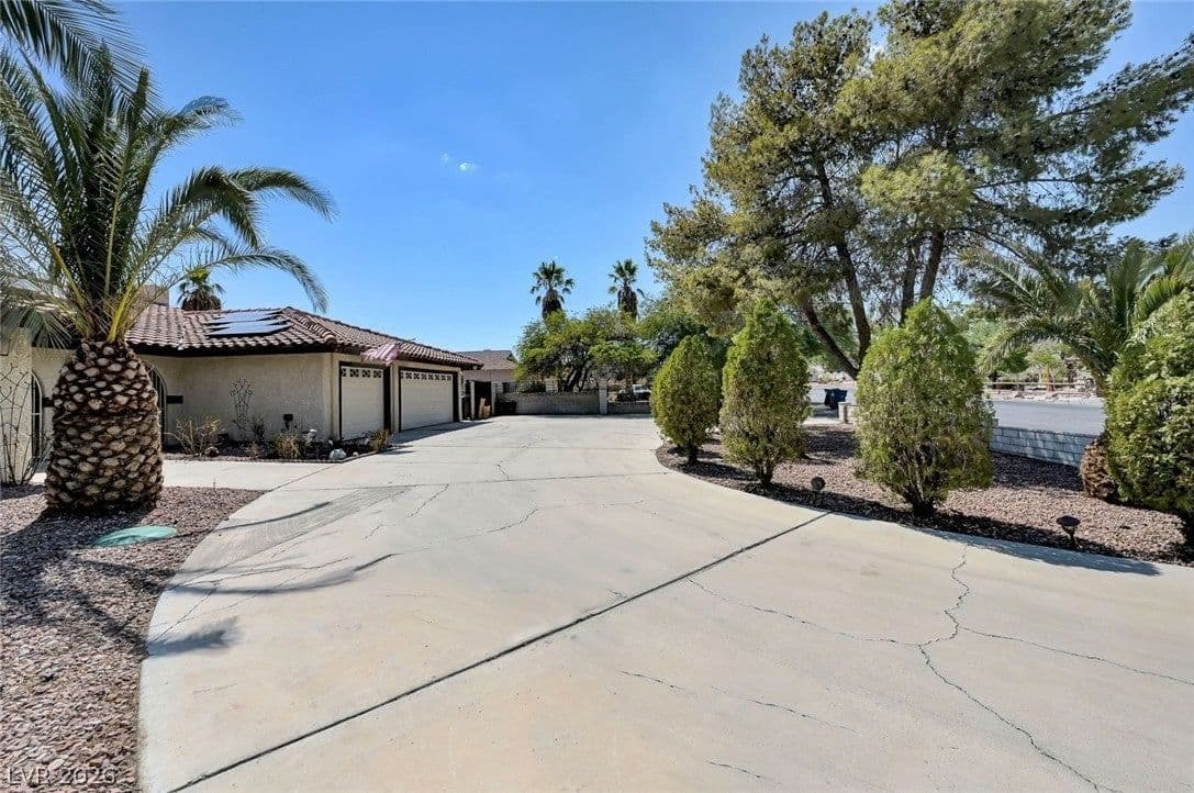 6975 Obannon Drive photo 3