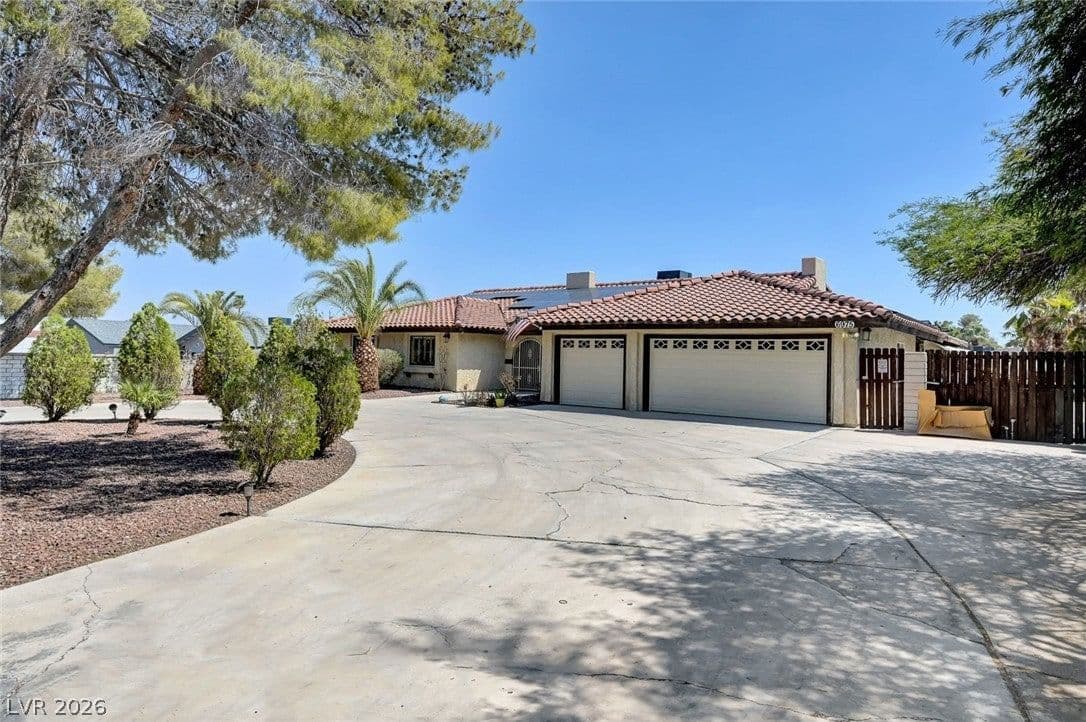 6975 Obannon Drive photo 2