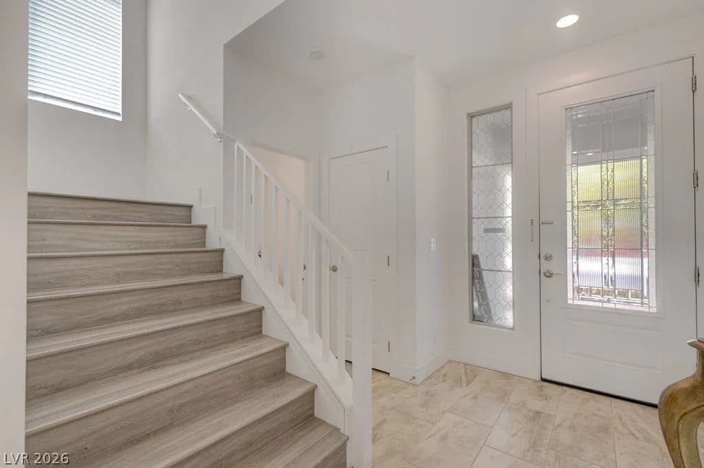 7135 Sunland Hills Avenue photo 3