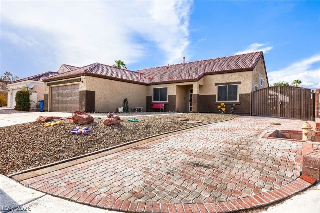 2402 White Sails Court photo 2
