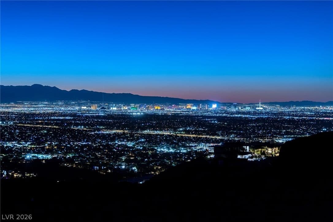 527 Rock Peak Drive photo 3
