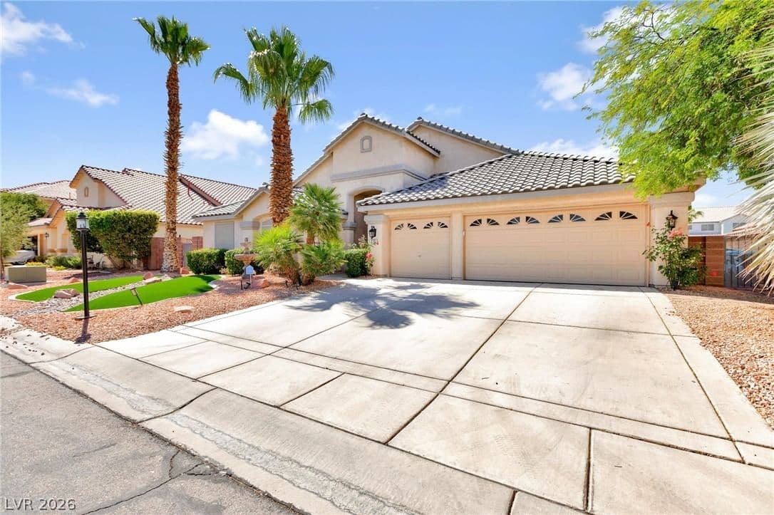 275 Macsnap Avenue photo 3