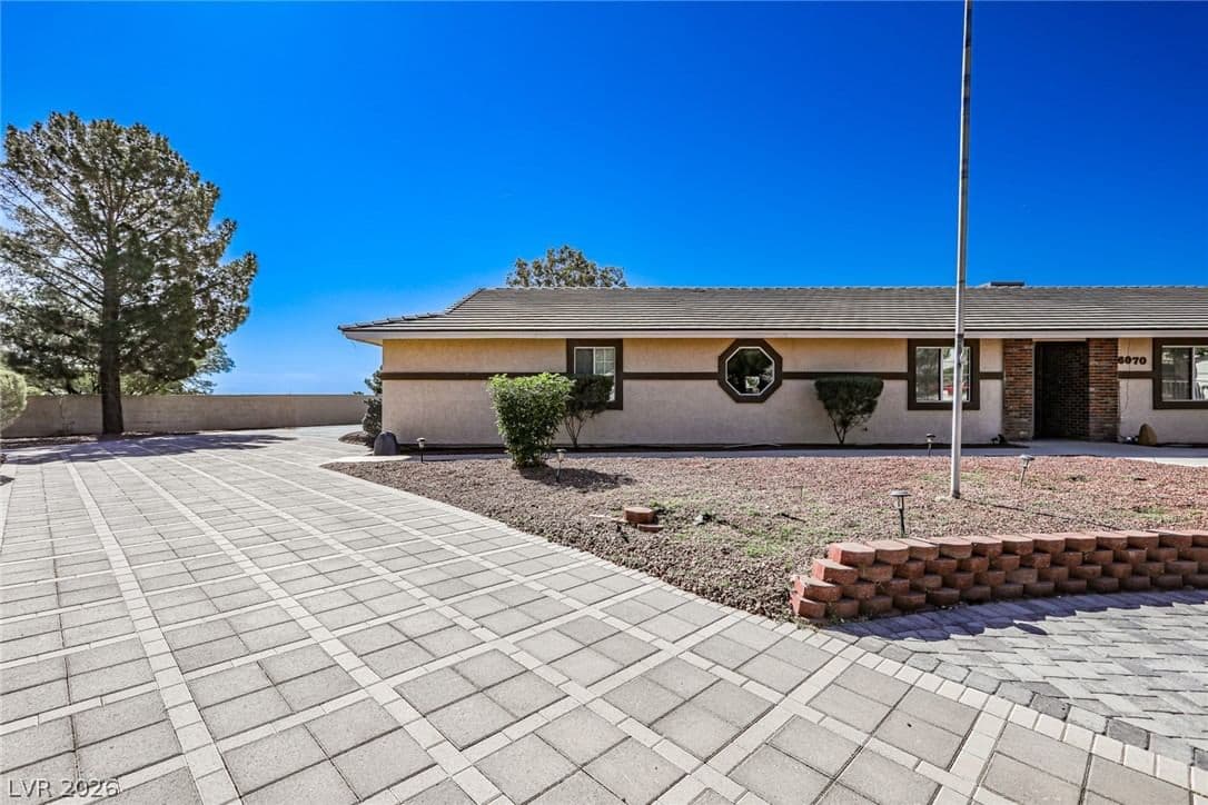 6070 Mann Street photo 3