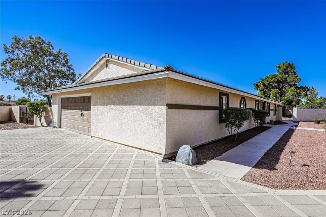6070 Mann Street photo 4