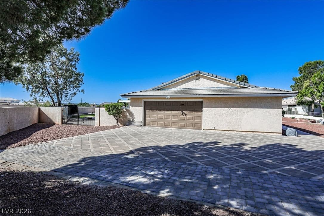 6070 Mann Street photo 5