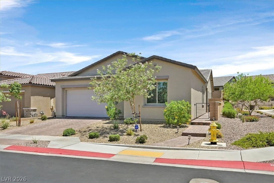 548 Comodo Street photo 2