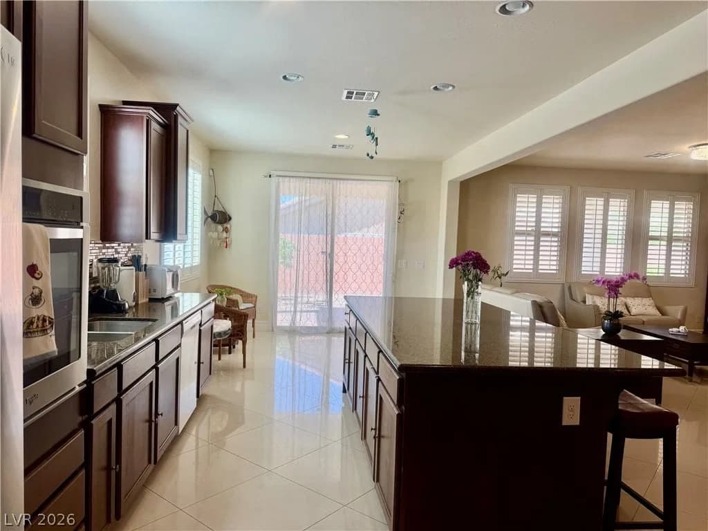 328 Cranstonhill Drive photo 2